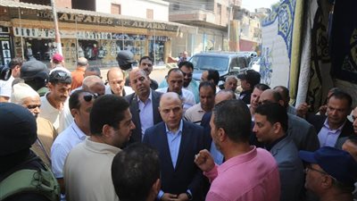 محافظ كفرالشيخ يستمع لشكاوى أهالي قرية شابة ويوجه بحلها