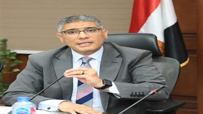 محافظ الجيزة يبحث الموقف التنفيذي للمشروعات القومية