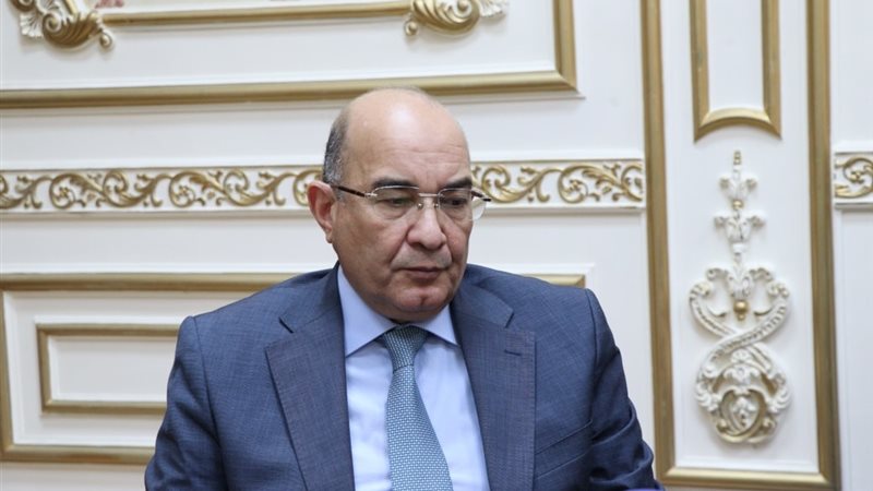 الكاتب الصحفي علاء