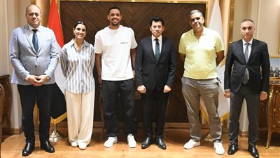 وزير الرياضة يستقبل رئيس اتحاد الإسكواش واللاعب مصطفى عسل