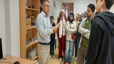 ضمن رحلة الجمهورية.. أوائل الثانوية العامة يشيدون بجولتهم في الجامعة الألمانية