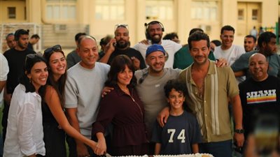 بعد انطلاق تصويره.. تفاصيل مسلسل سنجل ماذر فاذر