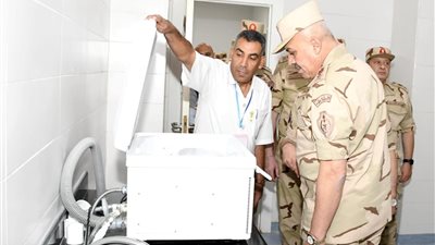 الفريق أحمد خليفة يتفقد المنظومة التعليمية بالمعاهد العسكرية التخصصية