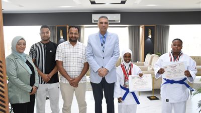 محافظ أسوان يكرم أبطال الجودوالفائزين بالبطولة العربية