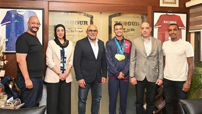 الزهور يكرم معتز وائل بعد تتويجه بذهبية بطولة العالم للخماسي الحديث