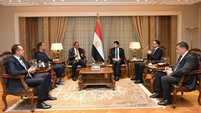 وزير الشباب يبحث مع وزارة التعليم استعدادات إطلاق دوري مدارس مصر