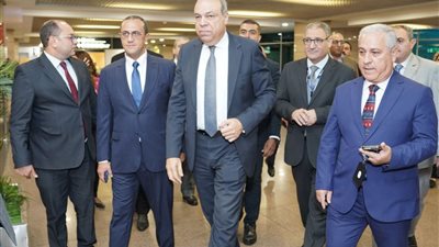 الحفنى والشوربجى تفقدا مبانى مطار القاهرة الدولى
