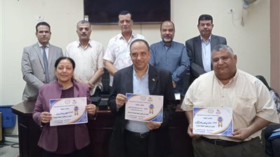 مدير تعليم سوهاج يكرم الفائزين في مسابقة 100 معلم مبدع