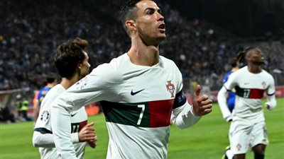رونالدو يسجل الهدف الثاني للبرتغال في شباك أرمينيا .. شاهد