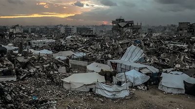 مقرب من نتنياهو يزعم: مستعدون لوقف الهجوم على غزة بـ