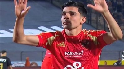 بن شرقي يحسم موقفه من الرحيل ويتمسك بالأهلي