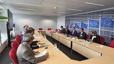 وزير الاستثماريلتقى المفوض الأوروبي لبحث تطور العلاقات التجارية