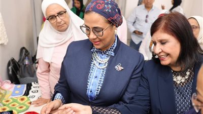 رئيسة القومي للمرأة تتفقد مشغل المجلس فى ابيس