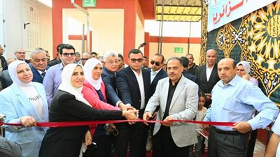 وزير الإسكان ومحافظ الشرقية يفتتحان محطة صرف صحي 