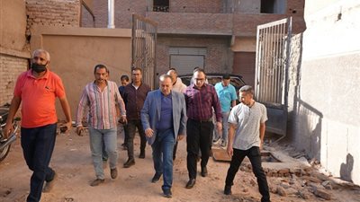محافظ أسيوط يتفقد مركز خان الخليلي بالفتح ويوجه بحزمة من الإجراء
