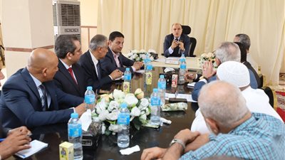 محافظ كفرالشيخ يجتمع بجمعية المستثمرين والمنطقة الصناعية ببلطيم