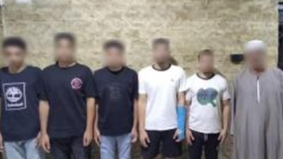 كشف ملابسات مقطع فيديو لشخص يفض مشاجرة بخرطوم مياه داخل محطة وقود