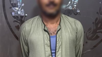 ضبط حارس عقار تعدى على كلب ضال ب 