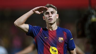 برشلونة يسحق فالنسيا بسداسية تاريخية في الليغا