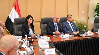 الوزير: الحديد صناعة استراتيجية والسوق بحاجة لزيادة الإنتاج