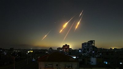 إعلام حوثي: قصف إسرائيلي يستهدف ميناء الحديدة