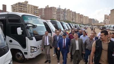 محافظ الدقهلية يتفقد اصطفاف 62 باصًا جديدًا لدعم منظومة النقل