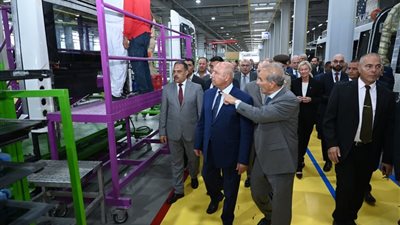 الوزير: ندرس زيادة مصانع زجاج السيارات لخدمة السوق والتصدير