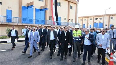 رئيس الوزراء يفتتح محطة ومأخذ المياه بالقنطرة غرب الصناعية