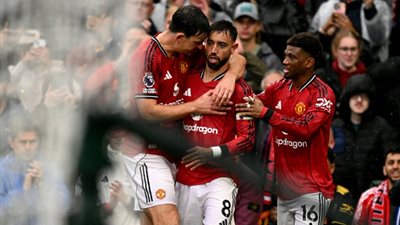 مانشستر يونايتد يفوز بصعوبة علي تشيلسي 2-1 في الدوري الإنجليزي