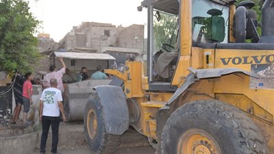 حملة كبري لإزالة الإشغالات والتعديات وإعادة الانضباط لشوارع أسيوط