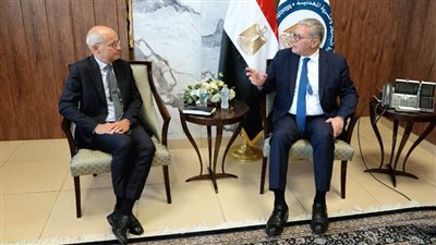 وزير البترول يبحث مع 
