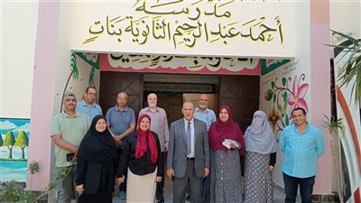 مدير تعليم أسيوط يتفقد انتظام الدراسة في العام الجديد..صور