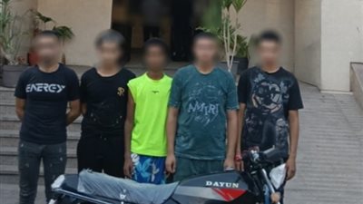 ضبط 5 أشخاص ظهروا فى فيديو يتعاطون المخدرات أسفل عقار بالقاهرة