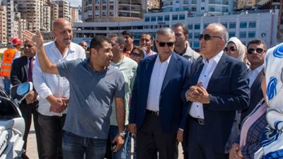 يتفقدا اعمال حماية الشواطئ بالاسكندرية من بئرمسعود الى المحروسه