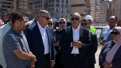 سويلم وخالد يتفقدا اعمال حماية الشواطئ من بئرمسعود الي المحروسة