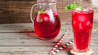 فوائد صحية لتناول مشروب الكركديه