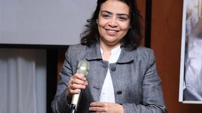 عزة عبد الحي تستعرض التناول الإعلامي لجريمة ختان الإناث ودوره في تغيير العادات