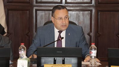 رئيس جامعة الإسكندرية يوجه بالعمل على خلق بيئة أكاديمية إيجابية