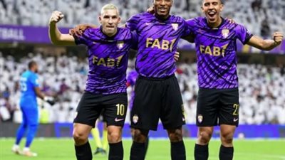الدوري الاماراتي: موعد مباراة شباب الأهلي والعين والقناة الناقلة