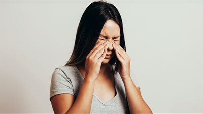 التهابات الجيوب الأنفية مع تغير الجو.. الأسباب والأعراض والوقاية