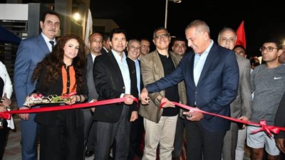 وزيرالرياضة ومحافظ الجيزة يفتتحان ملاعب البادل بنادي النادي