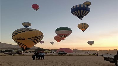 إلغاء رحلات البالون السياحى الطائر بالأقصر بسبب شدة الرياح