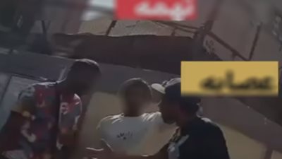 حيلة ماكرة..عاطل يخطف هاتف سيدة وصديقة يسترجعه ويطلب أموال مقابله
