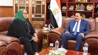رئيس الإدارةالمركزية لوحدةالسكان بوزارةالتنمية المحلية تزور مطروح