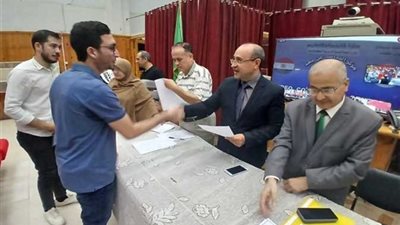 وكيل تعليم المنوفية يشرف على توقيع عقود المعلمين الجدد