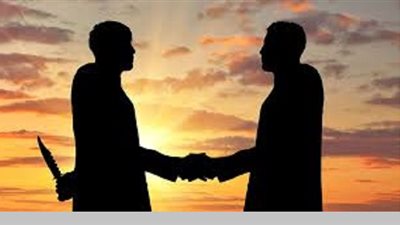 يُفضح تحت لواء يوم القيامة..وصايا قُرآنية للتعامل مع أهل الغدر