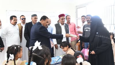 محافظ مطروح يتفقد مدارس أم الرخم غرب مطروح