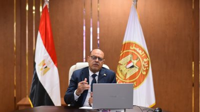 تطوير الأداء الإداري وتكثيف الجهود لتطبيق قانون العمل الجديد