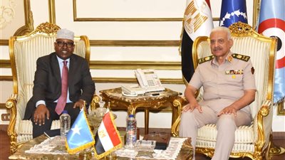 الفريق أول عبد المجيد صقر يلتقي وزير الدفاع الصومالي
