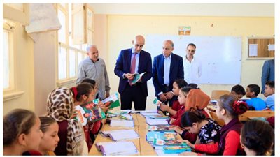 وزير التعليم بين طلاب تونا الجبل.. والأهالي: شكراً لصوت الاستجابة